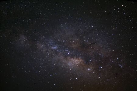 Das 1. Haus und der Spiegel der Gesellschaft: Deutsche Tugenden im astrologischen Kontext
