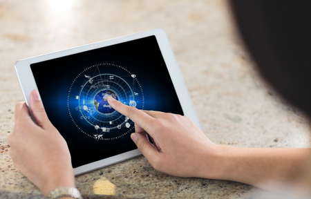 Apps und astrologische Online-Plattformen: Nutzung, Features und gesellschaftliche Akzeptanz